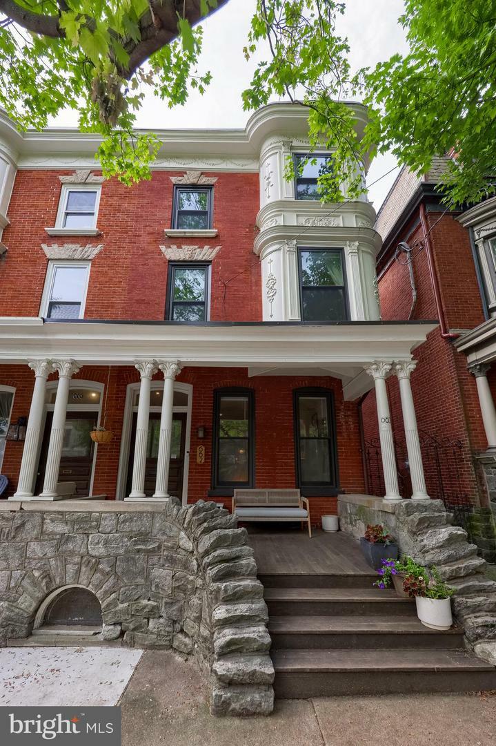 662 W Chestnut Street  Lancaster PA 17603 photo