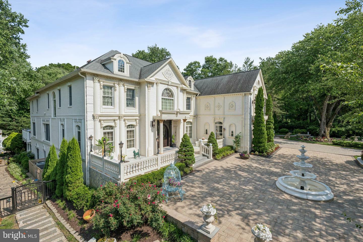 Property Photo: 423 Seneca Road VA 22066