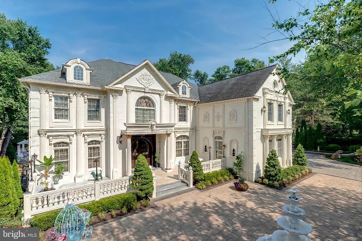 Property Photo: 423 Seneca Road VA 22066
