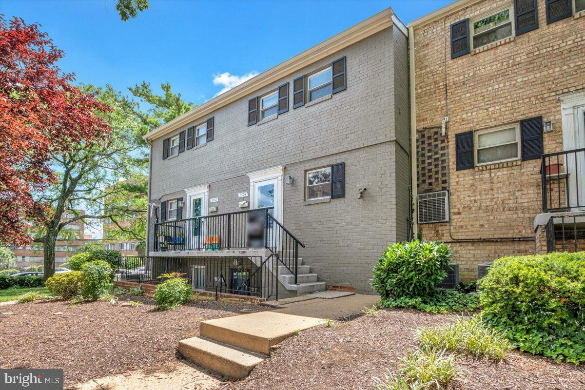 Property Photo: 5904 Mayflower Court VA 22312