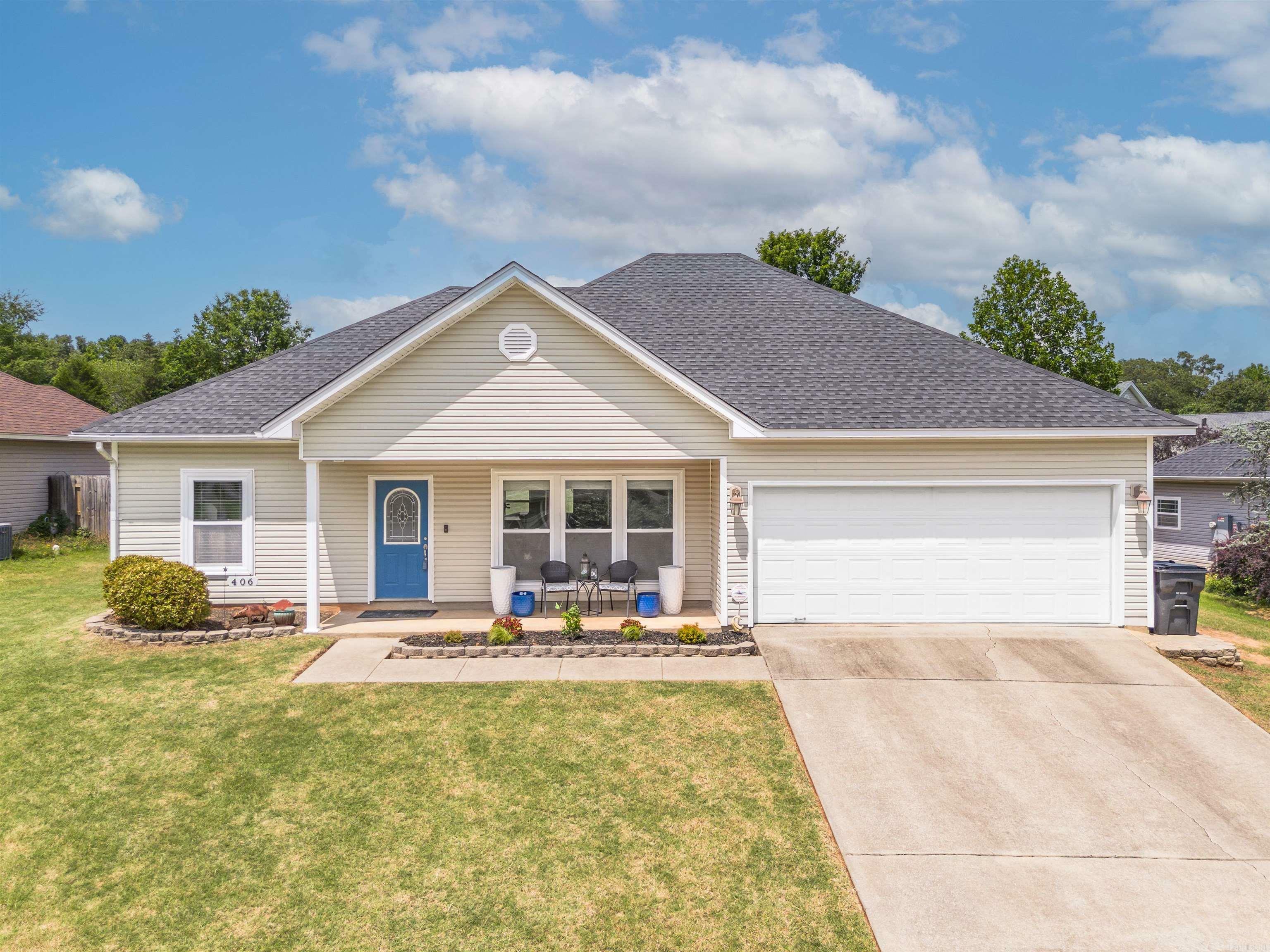 Property Photo: 406 Derek Court AR 72002