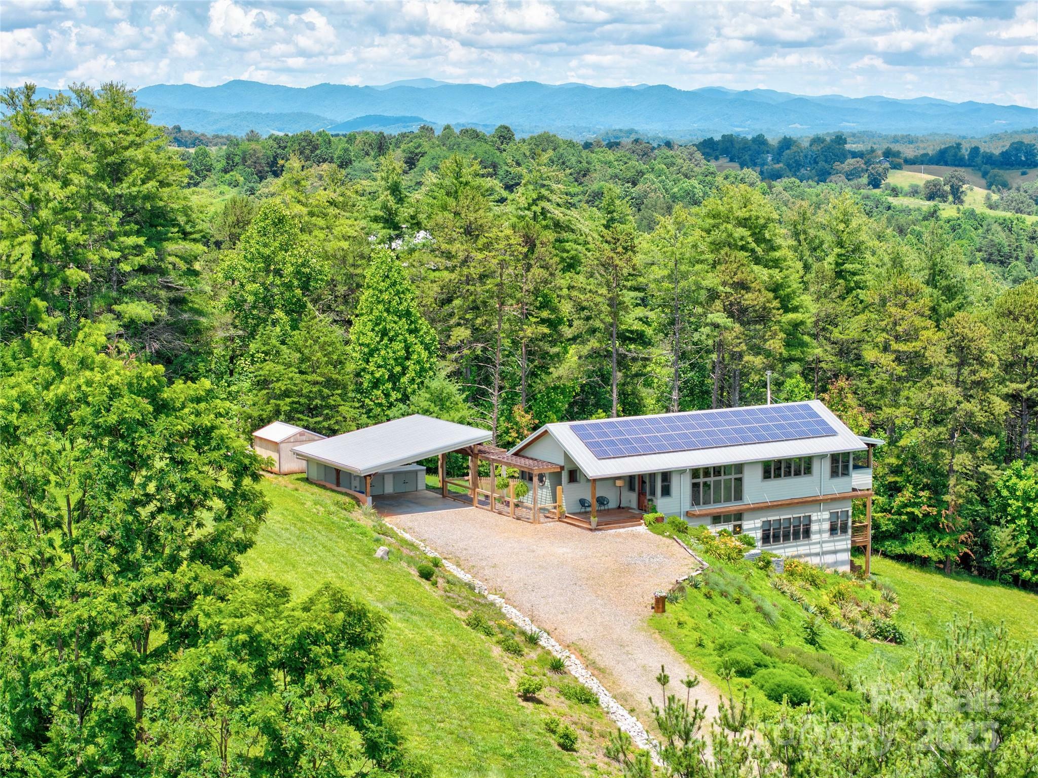 Property Photo: 13 New Home Road NC 28753