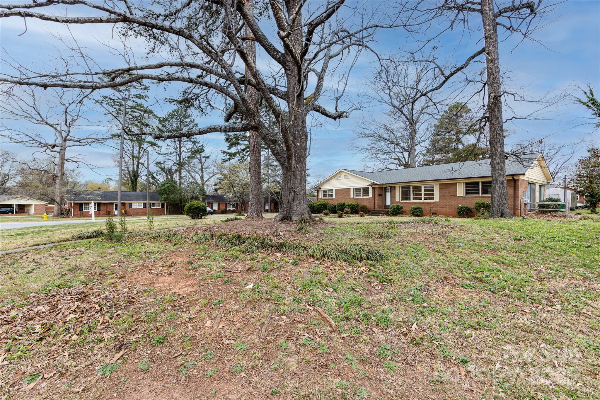 Property Photo: 4601 Mendham Drive NC 28215