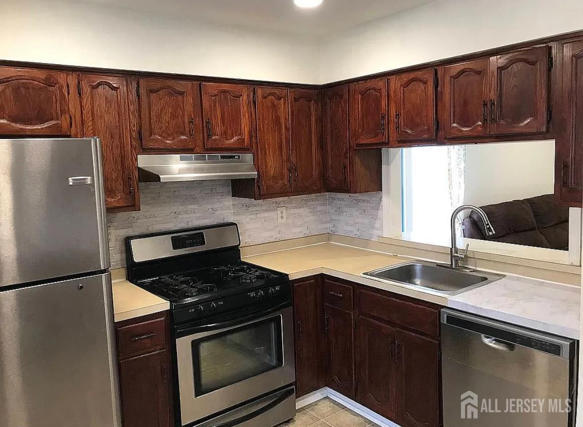 Property Photo: 604 Woodbridge Commons Way NJ 08830