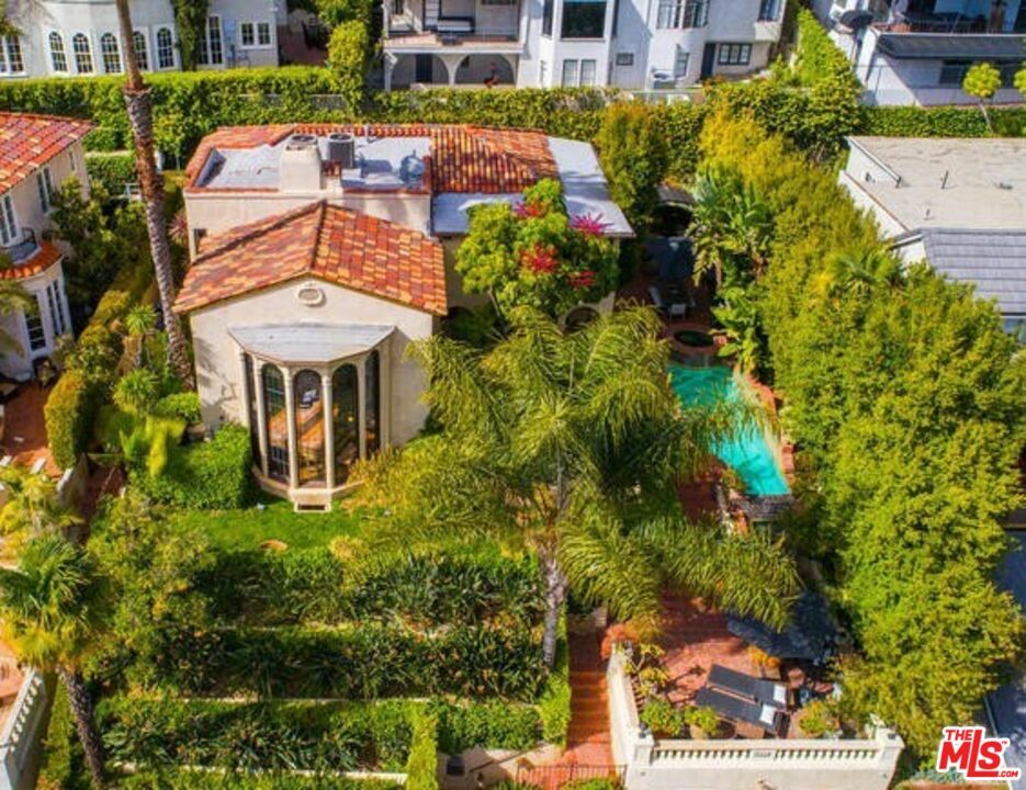 Property Photo: 6613 Whitley Ter CA 90068