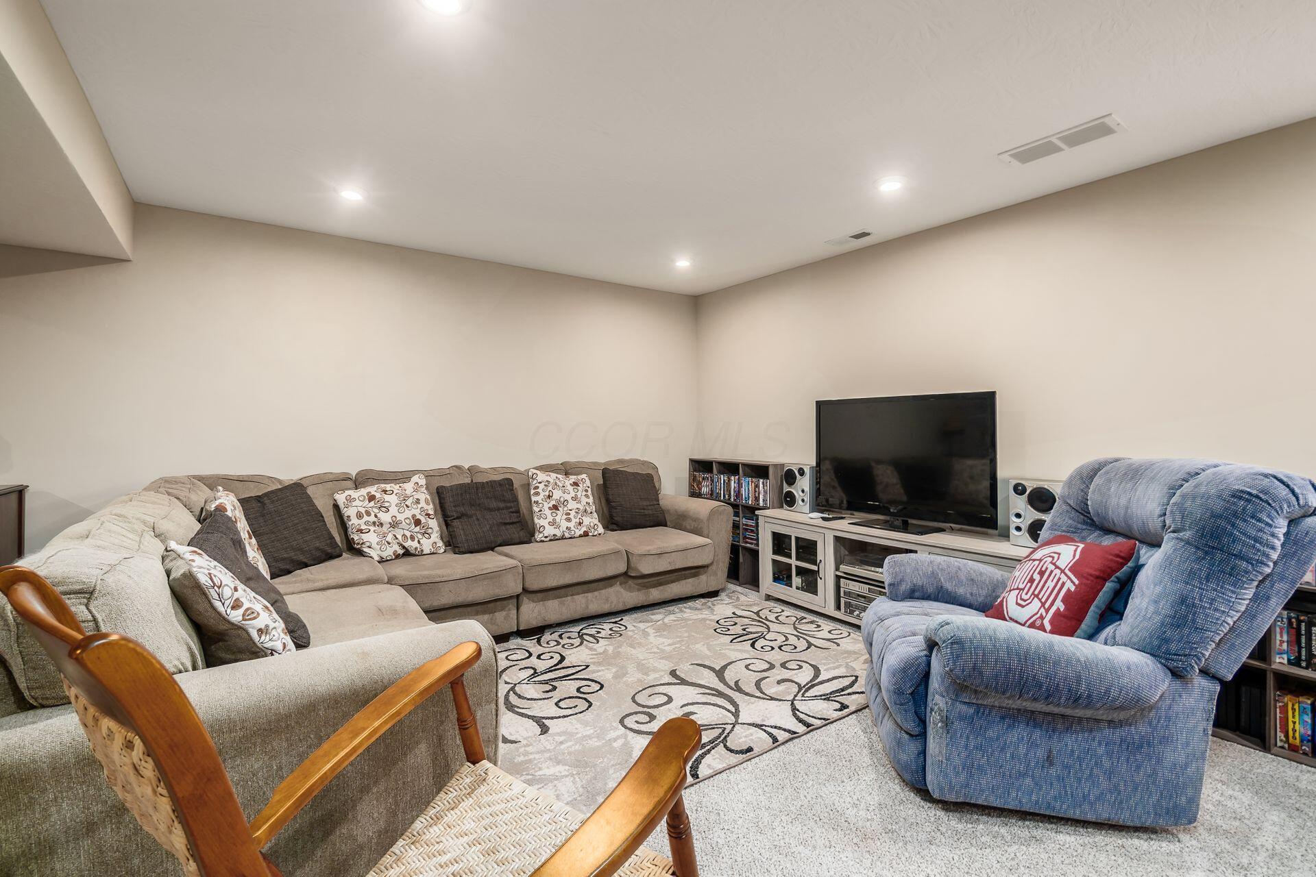 Property Photo: 8699 Greenburst Court OH 43074