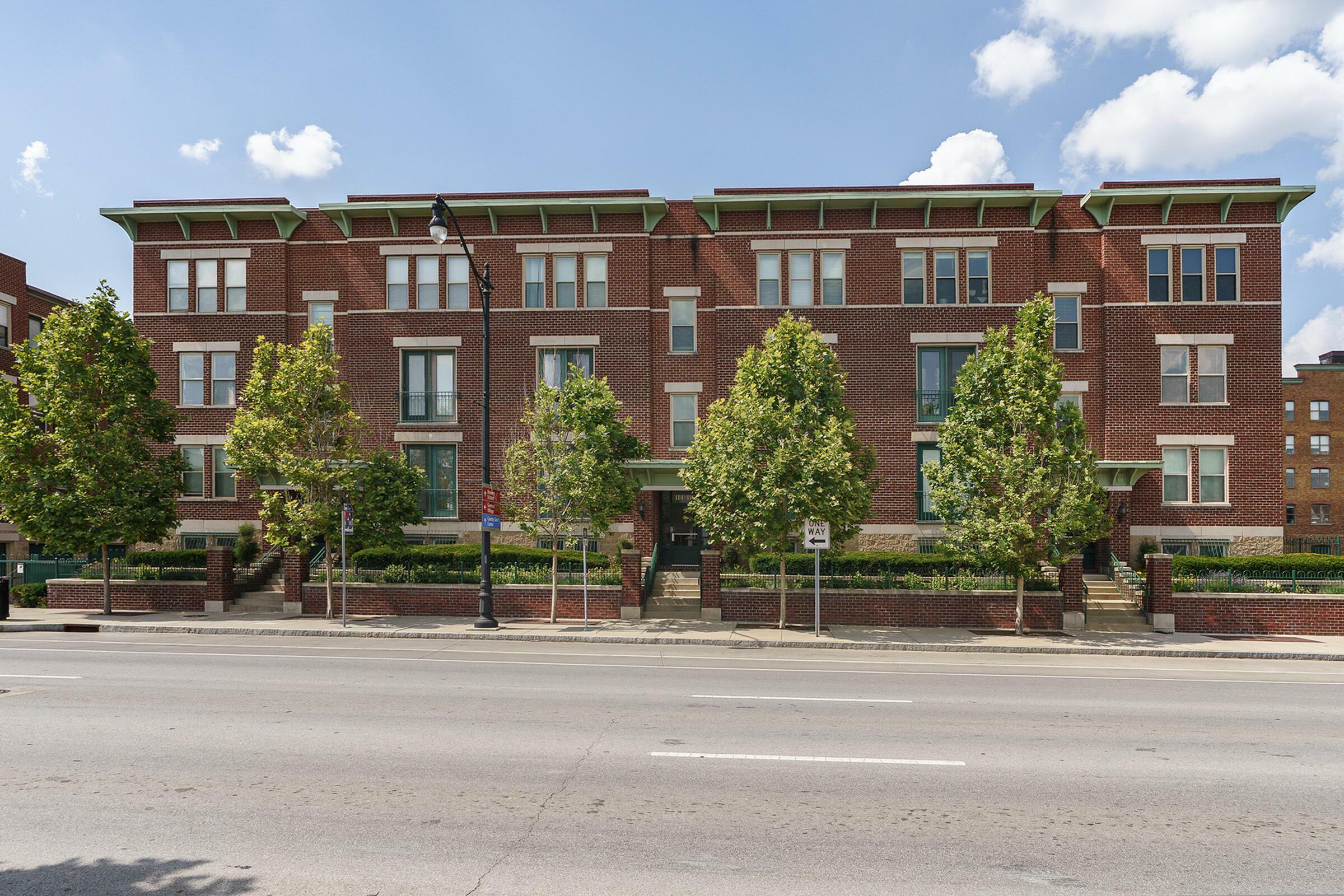 Property Photo: 114 E Mound Street OH 43215