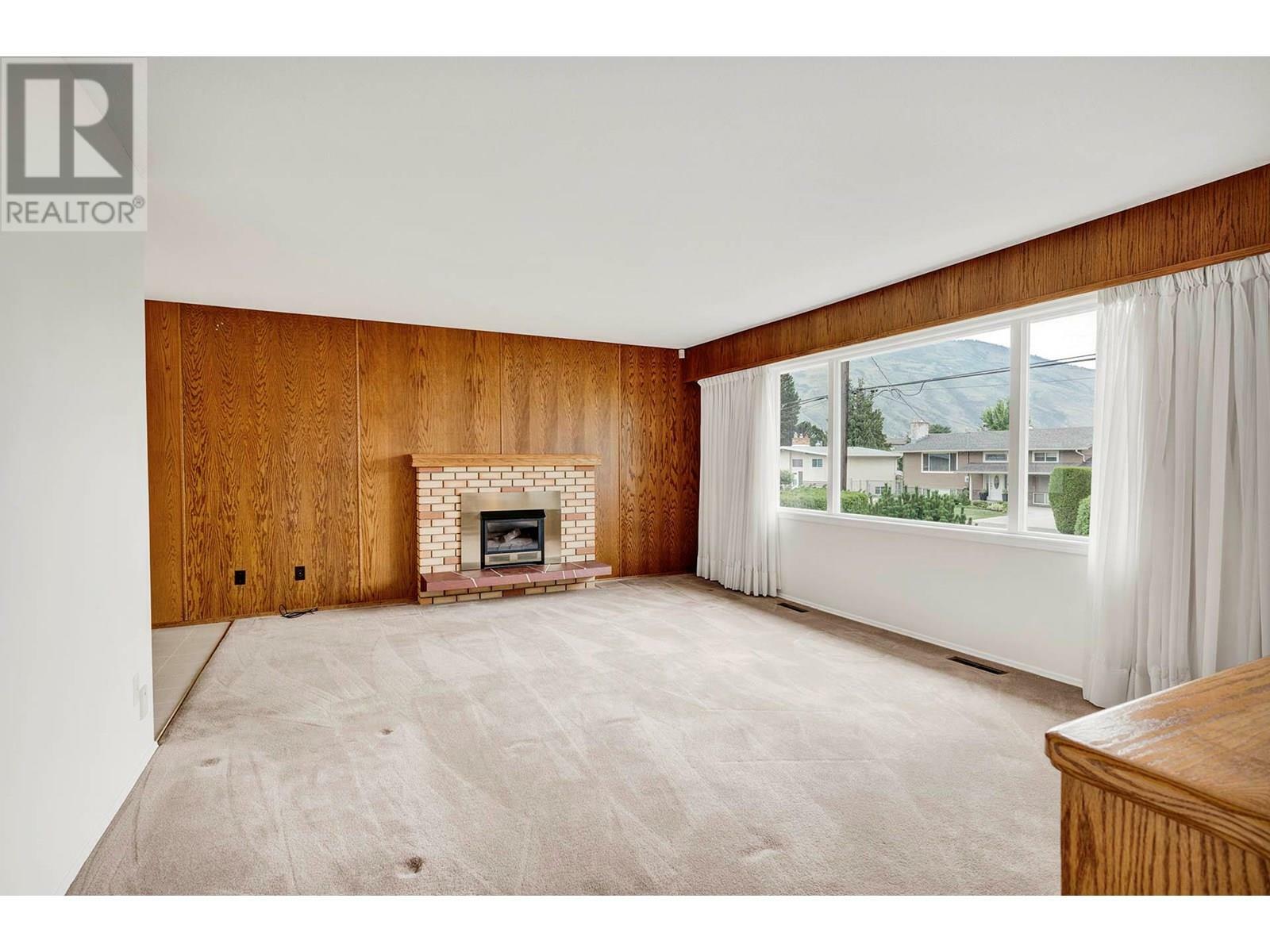 Property Photo: 850 Sicamore Drive BC V2B 6S2