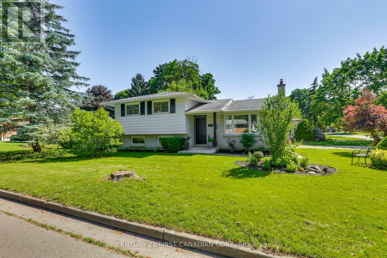 Property Photo: 46 Pawnee Crescent ON N5V 2T3