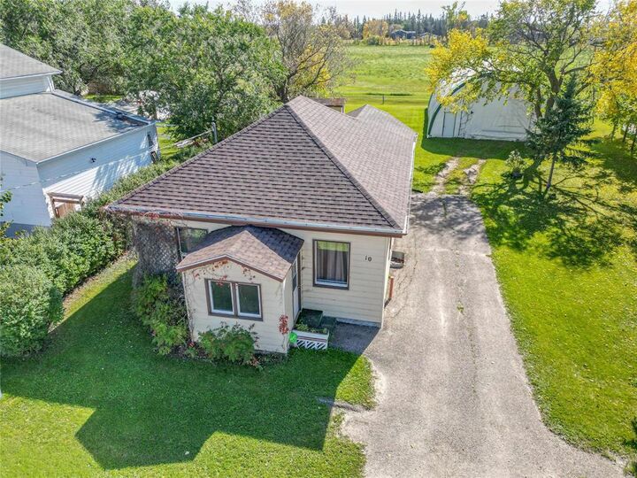 Property Photo:  10 Kendrick Street  MB R0K 0W0 