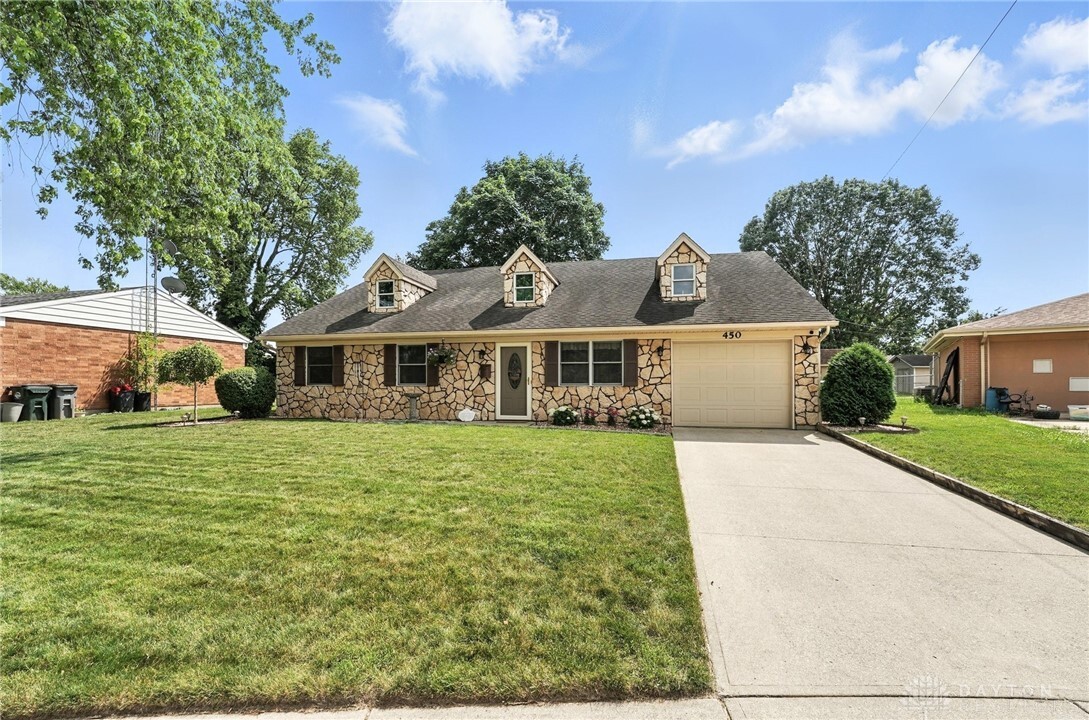 Property Photo: 450 Overfield Place OH 45373