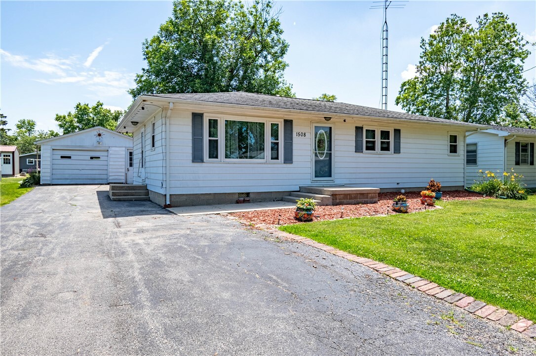 1508 W North 2nd Street  Shelbyville IL 62565 photo