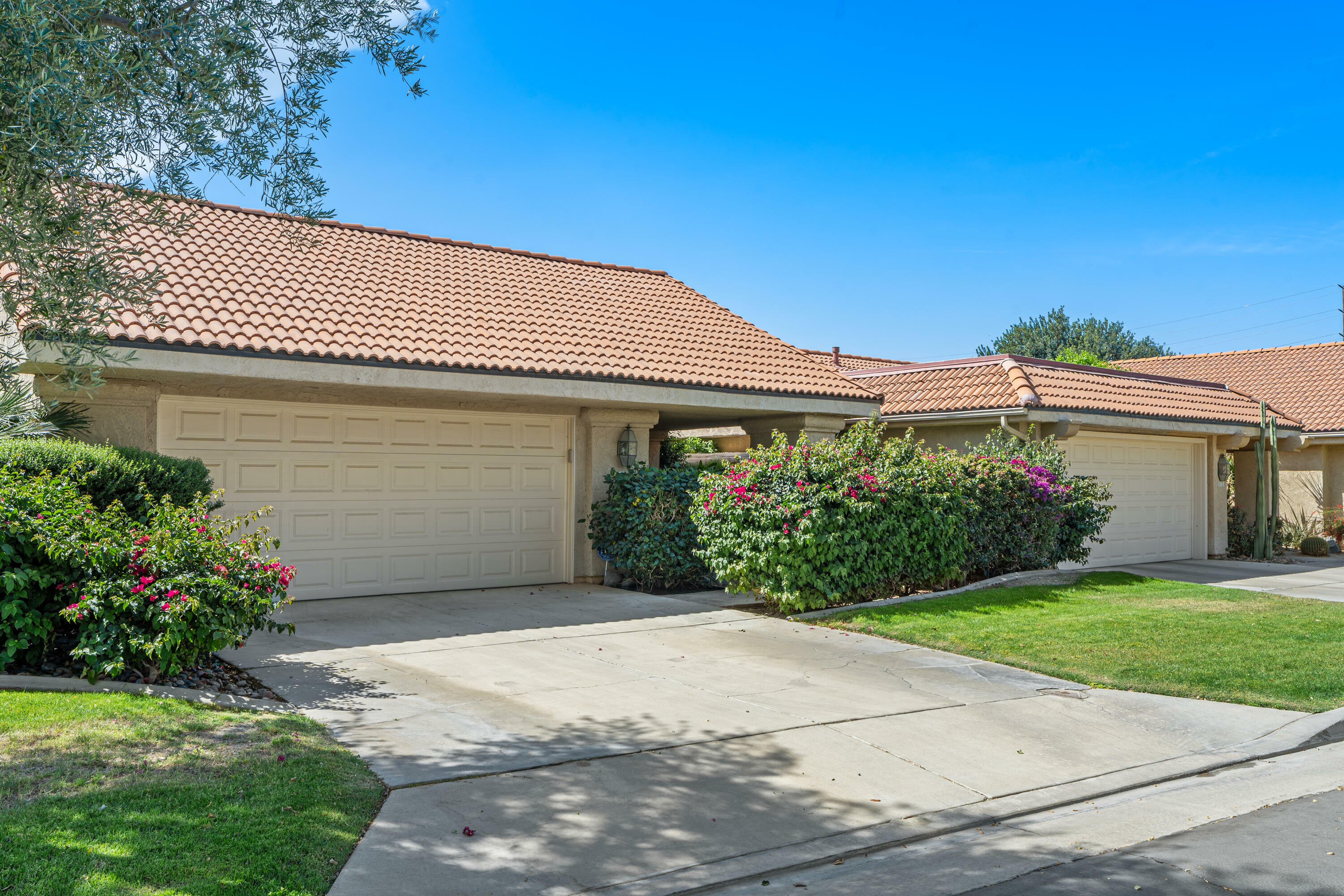 Property Photo: 9 Acapulco Drive CA 92260