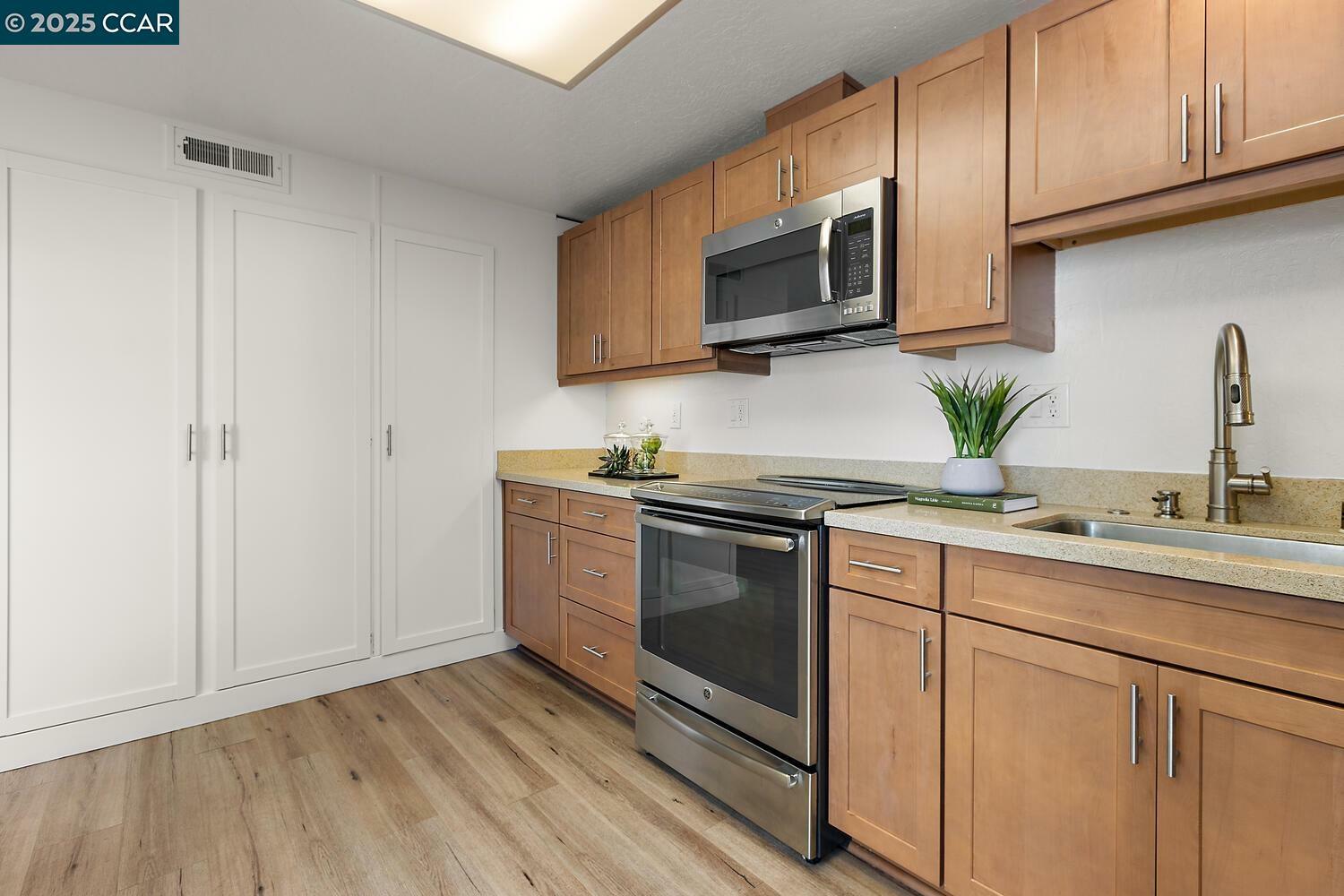Property Photo: 1501 Oakmont 7 CA 94595