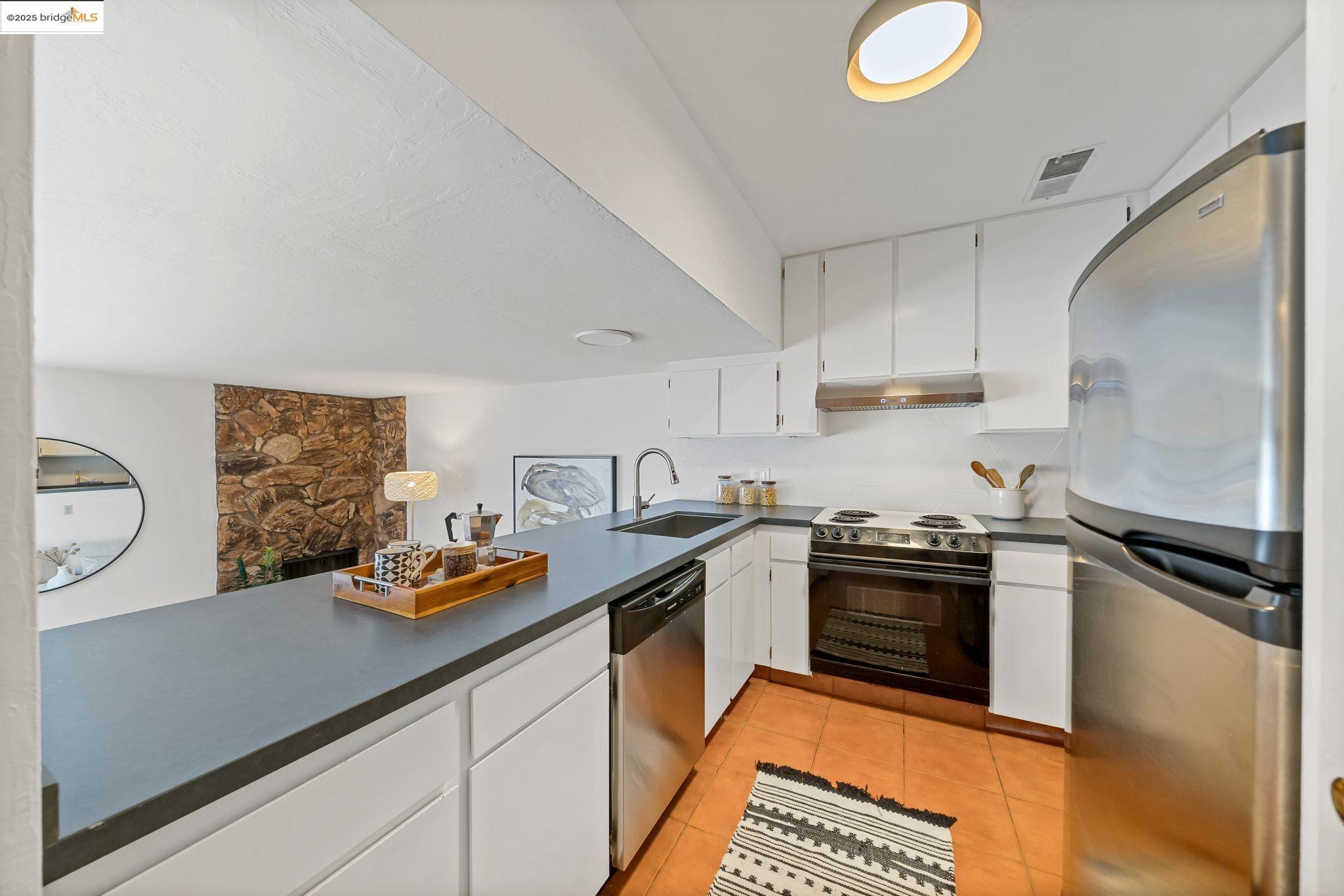 Property Photo: 3501 35th Ave 2 CA 94619