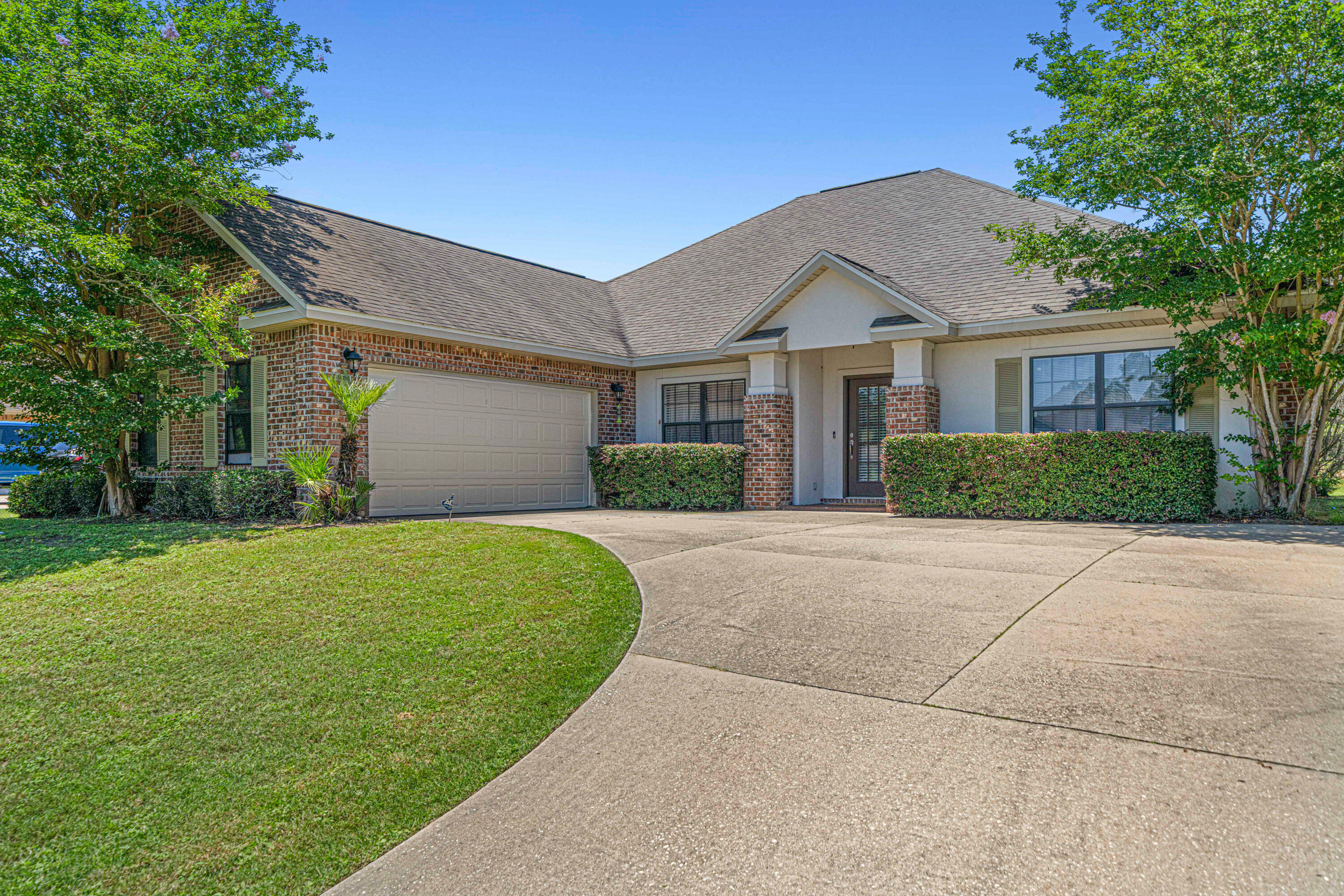 Property Photo: 3263 Chapelwood Drive FL 32539