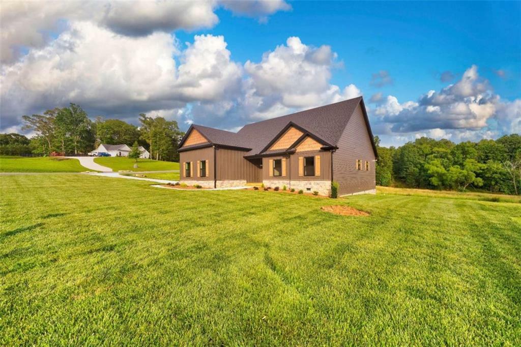 Property Photo:  40 Ellie Way  GA 30536 