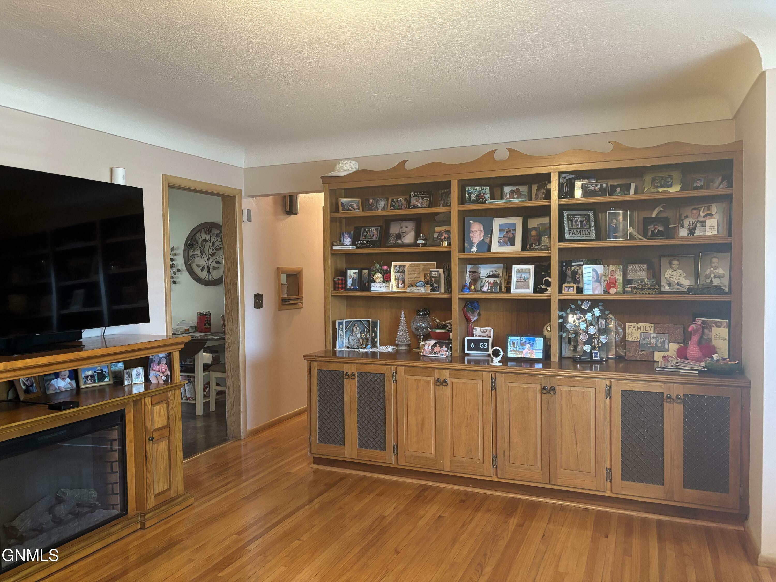 Property Photo: 1401 University Avenue ND 58801
