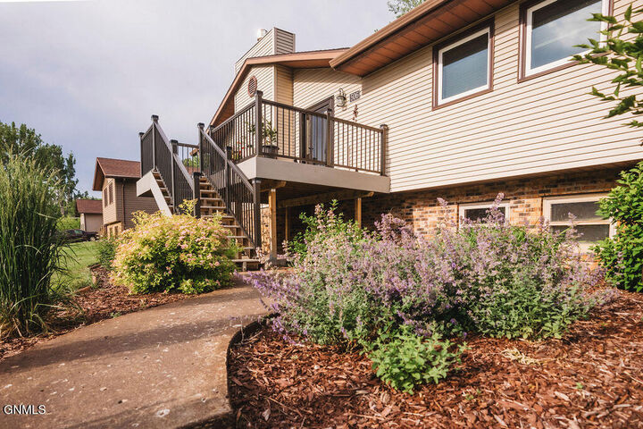 Property Photo: 506 8th Avenue SW ND 58401