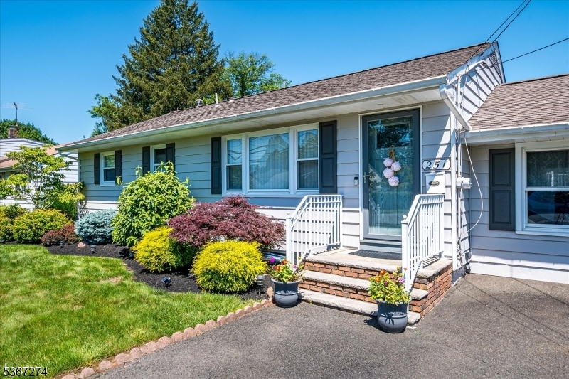 Property Photo: 251 E Crescent Pkwy NJ 07080