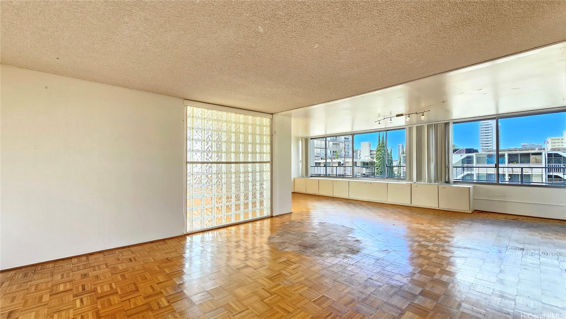 Property Photo: 1310 Heulu Street 301 HI 96822