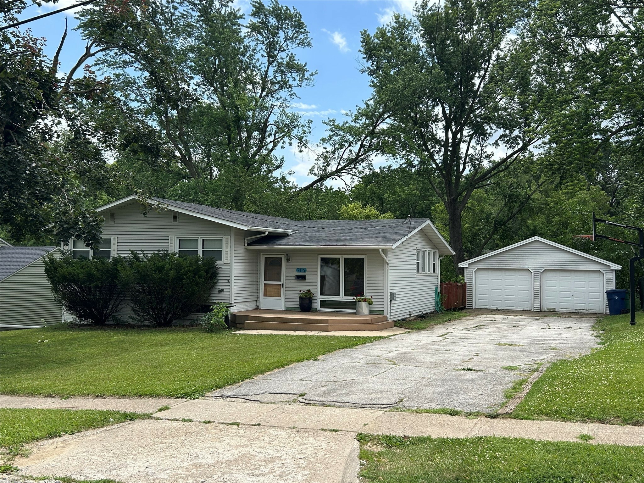 Property Photo:  7116 Maple Drive  IA 50322 