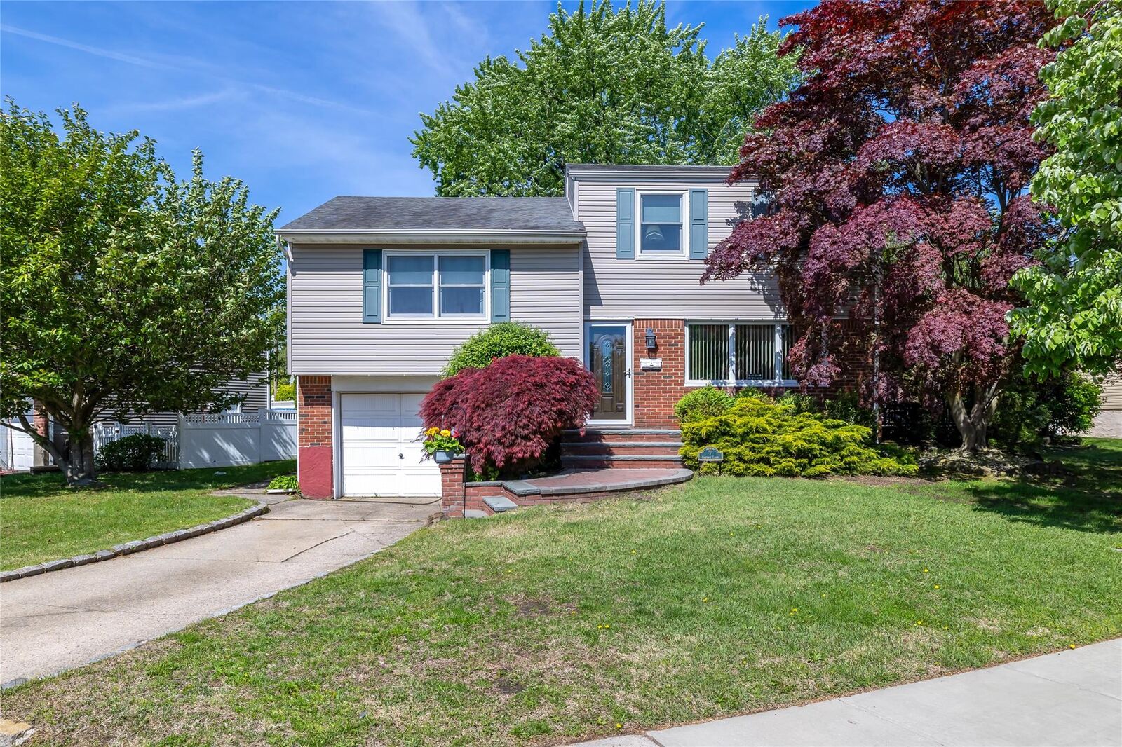 Property Photo:  7 Garnet Lane  NY 11803 