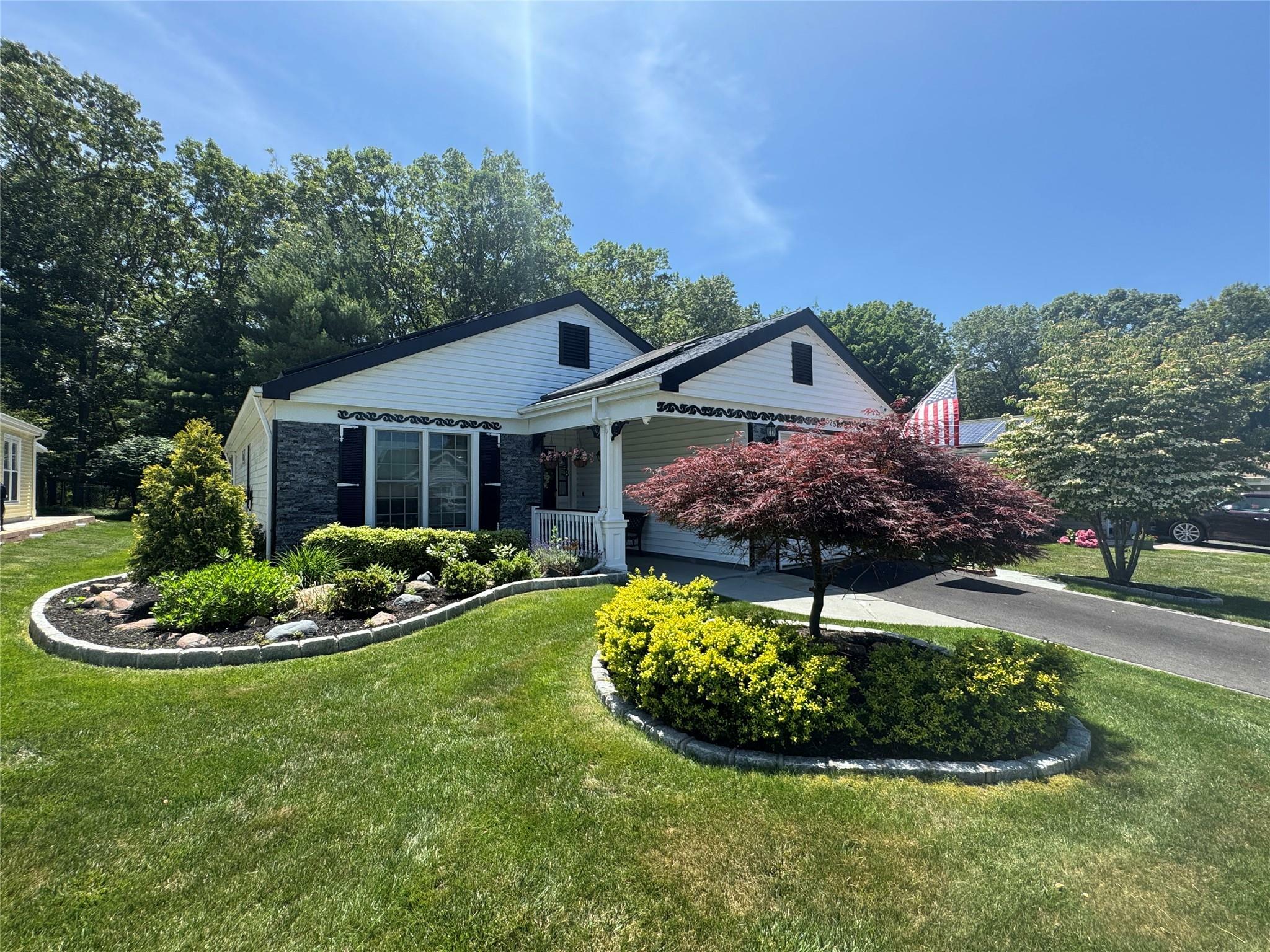 525 Cranston Lane  Ridge NY 11961 photo