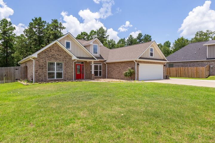 Property Photo:  211 Rustic Pines Dr.  TX 75904 