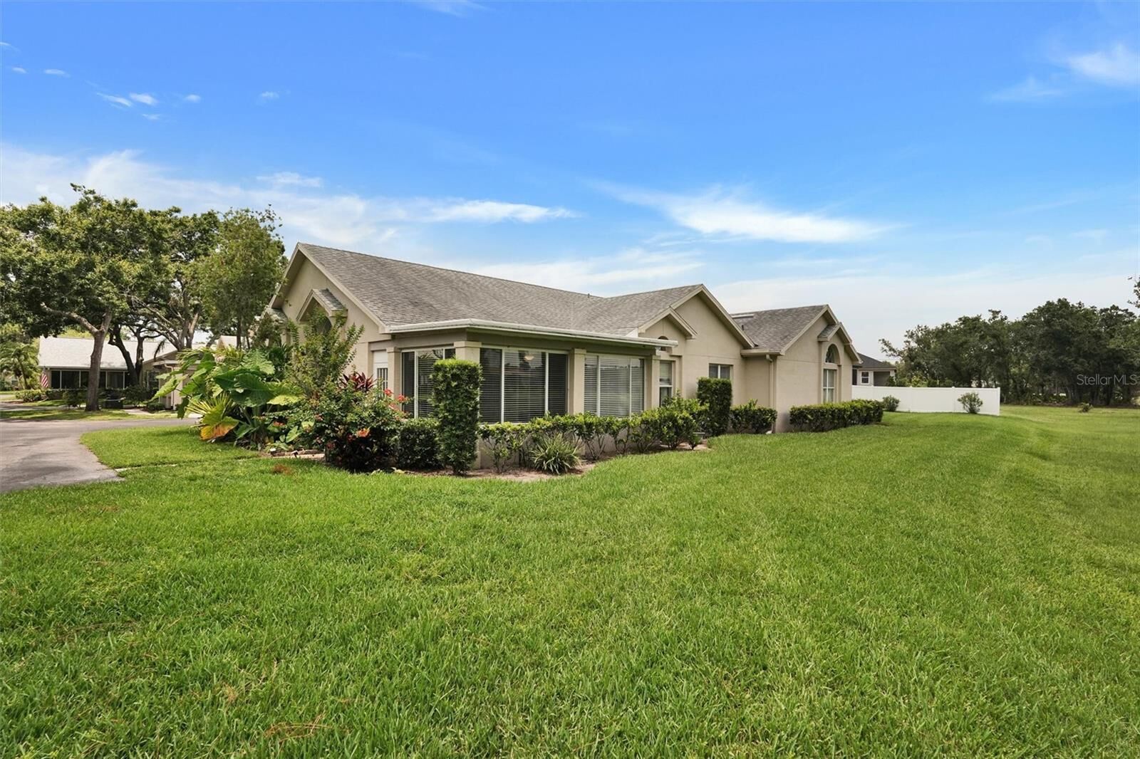 Property Photo:  1112 Golfview Woods Drive 1112  FL 33573 