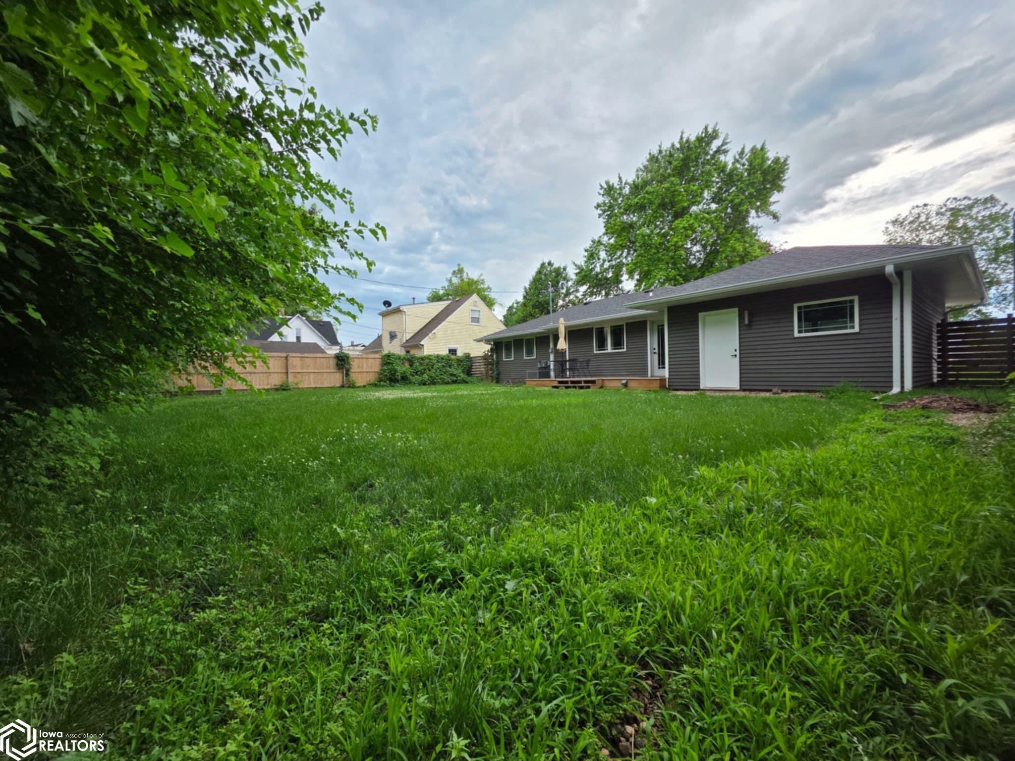 Property Photo: 1617 N 27th Street IA 50501