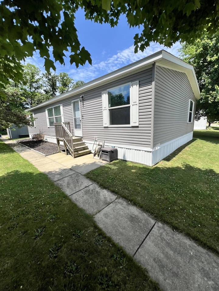 Property Photo: 1206 Shiawassee River Road 3 MI 49093-4909