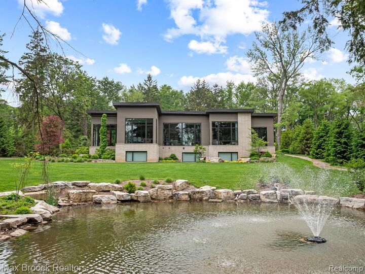 4890 Charing Cross Road  Bloomfield Hills MI 48304 3675 photo