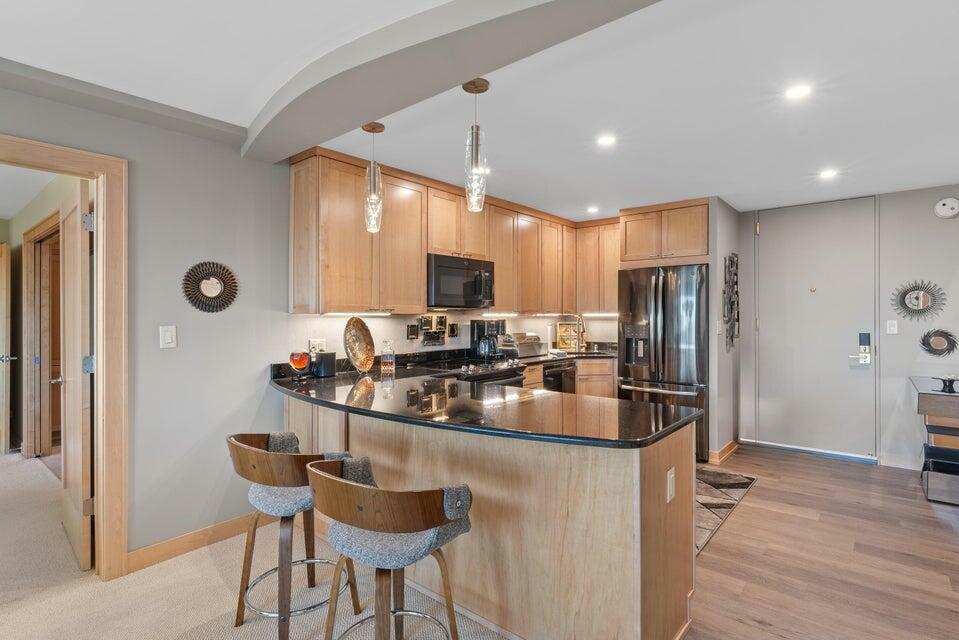 Property Photo:  929 N Astor St 2405  WI 53202 
