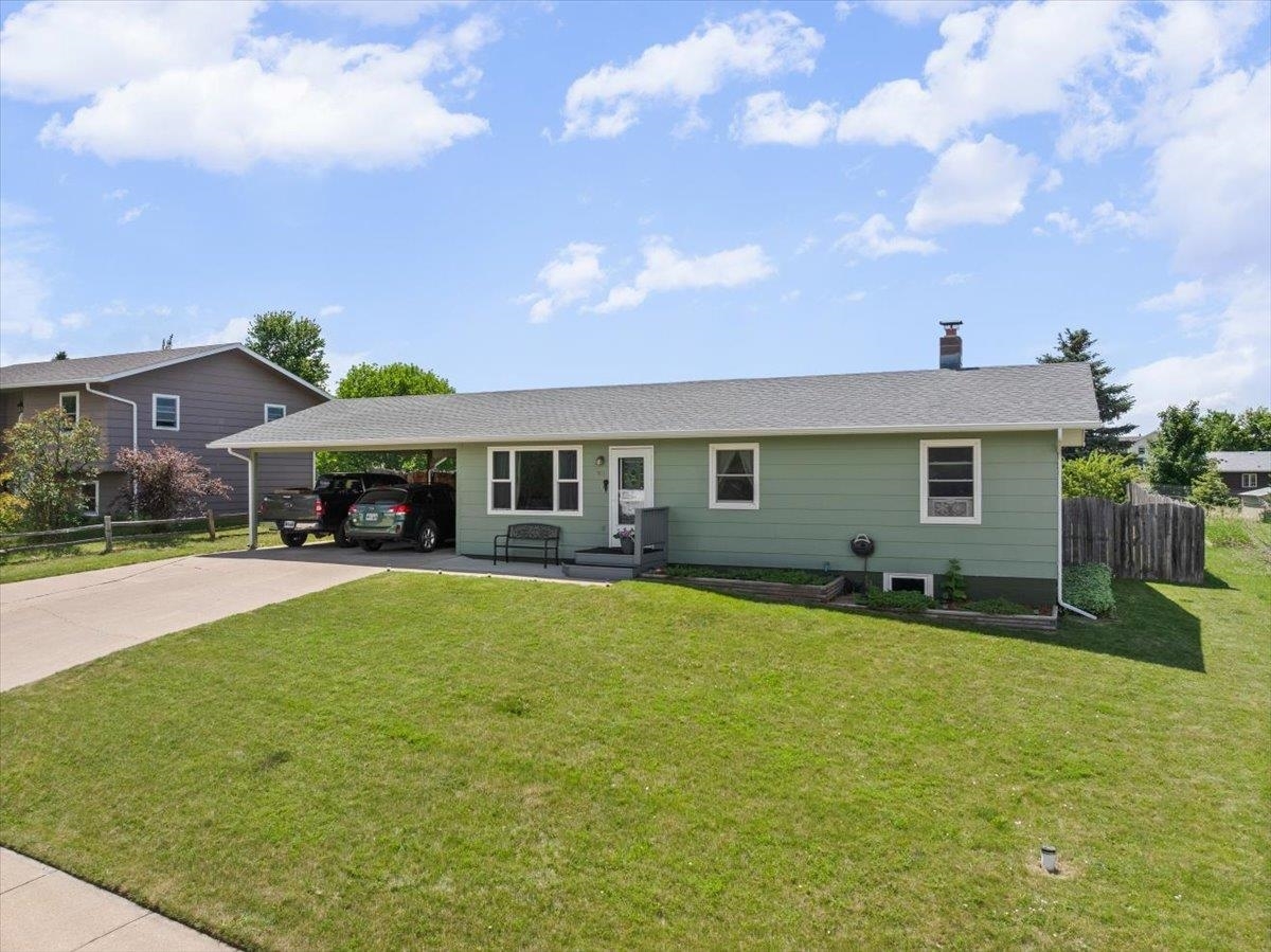 Property Photo: 911 S 32nd Street SD 57783