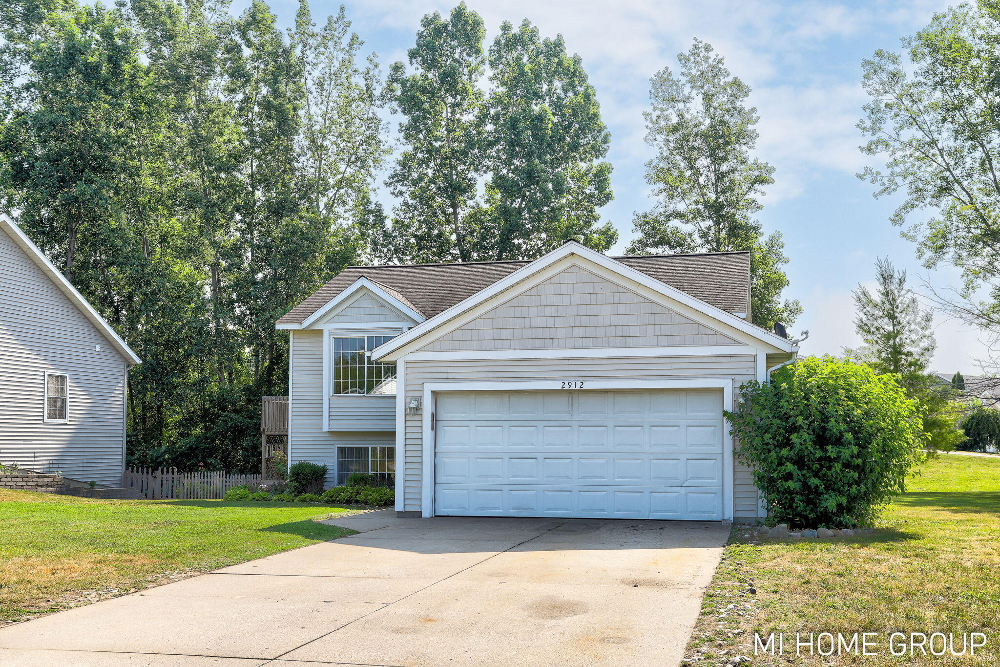 Property Photo: 2912 Sunrise Avenue MI 49424