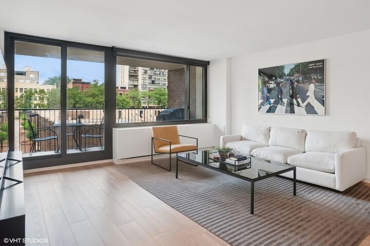 Property Photo: 1555 N Sandburg Terrace 203K IL 60610