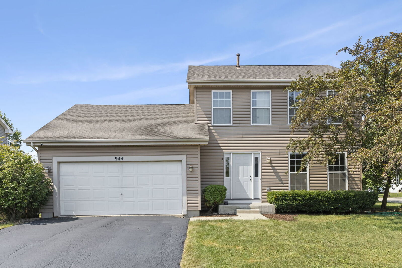 Property Photo: 944 W Briarcliff Road IL 60440