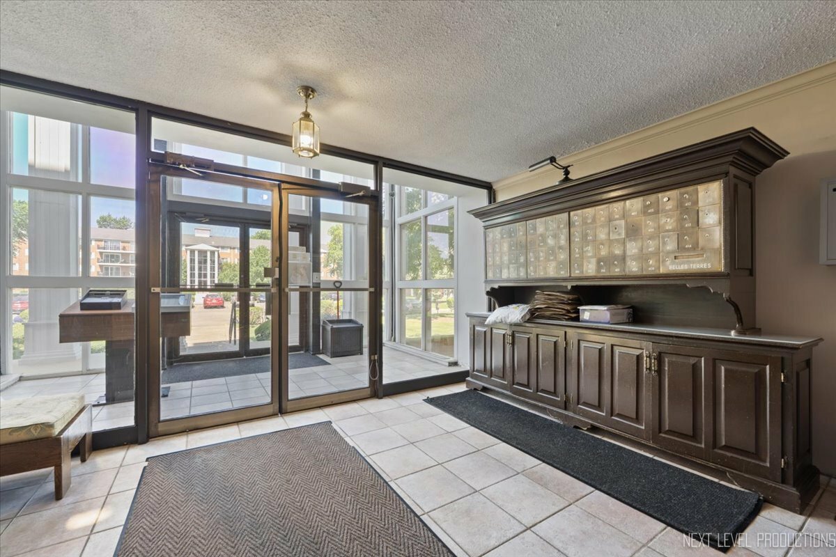 Property Photo: 1050 N Farnsworth Avenue 202 IL 60505