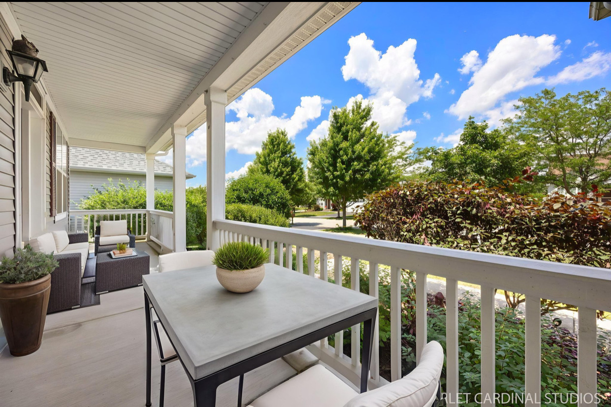 Property Photo: 826 Bohannon Circle IL 60543