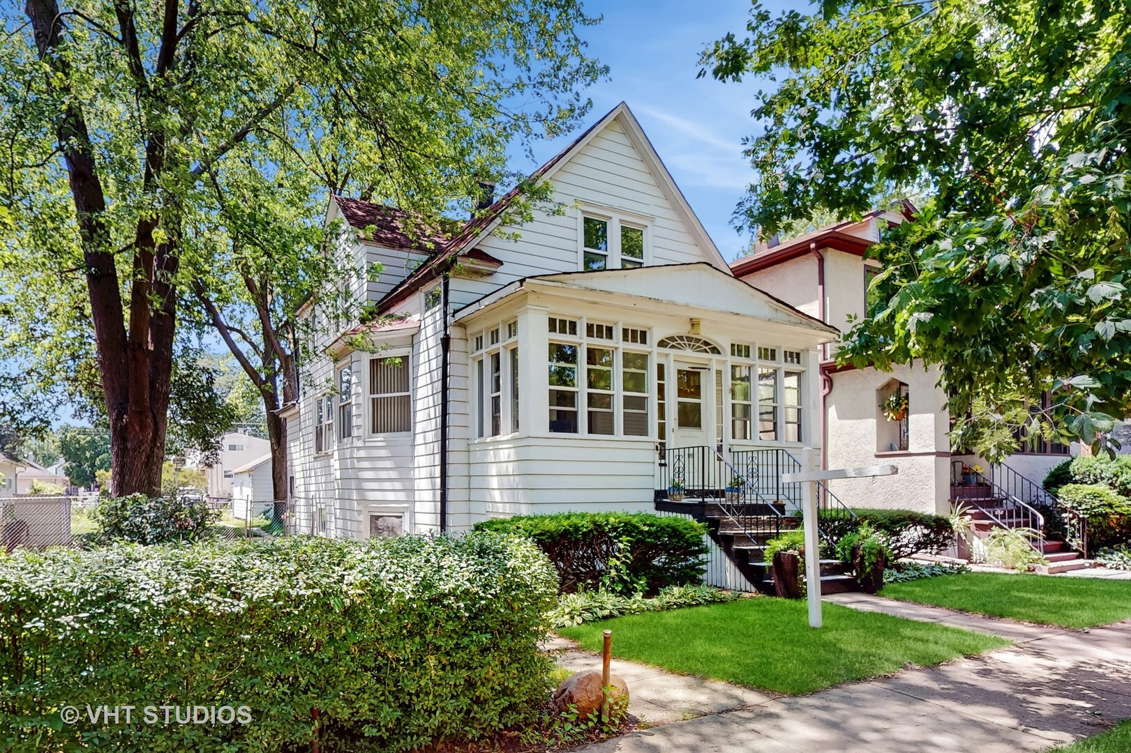 Property Photo:  1320 Oak Park Avenue  IL 60402 