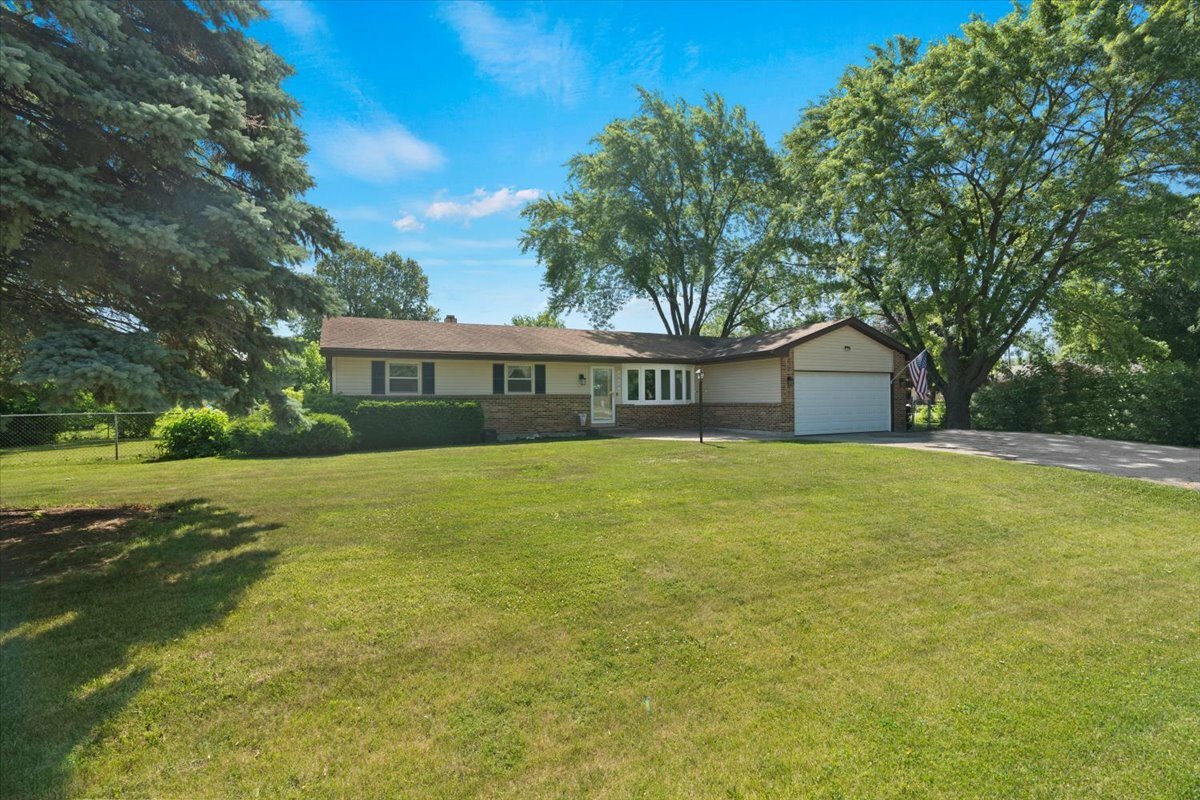 Property Photo: 1514 N North Avenue IL 60050