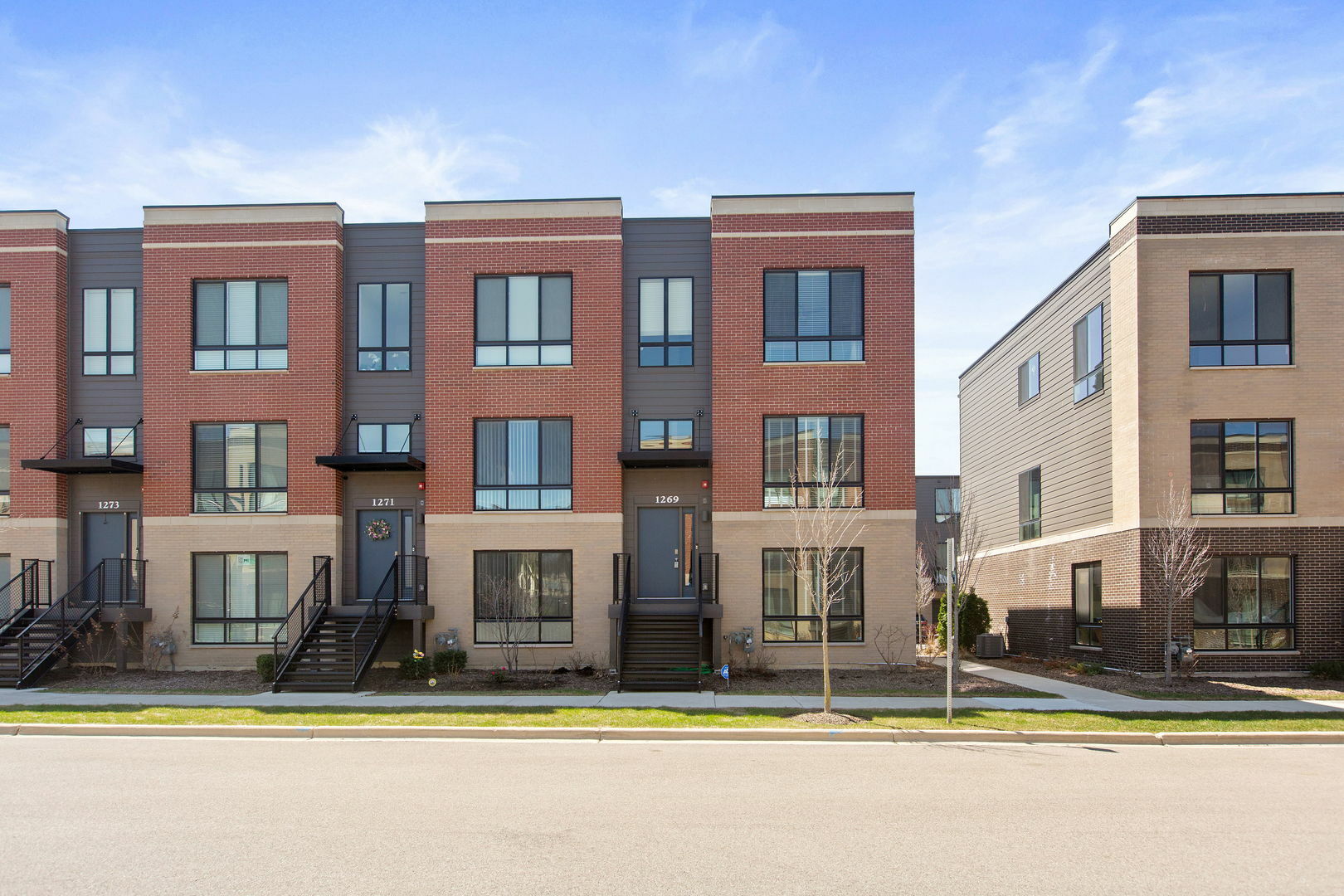 Property Photo: 1269 Catalina Court IL 60173