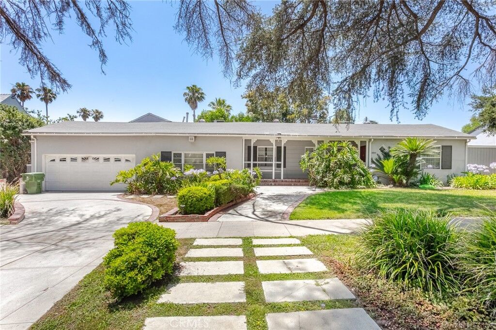 Property Photo: 10915 White Oak Avenue CA 91344