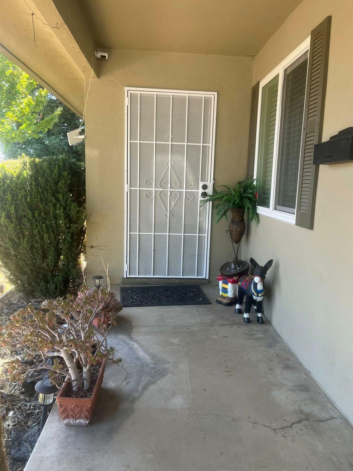 Property Photo:  441 E Elgin Avenue  CA 95240 
