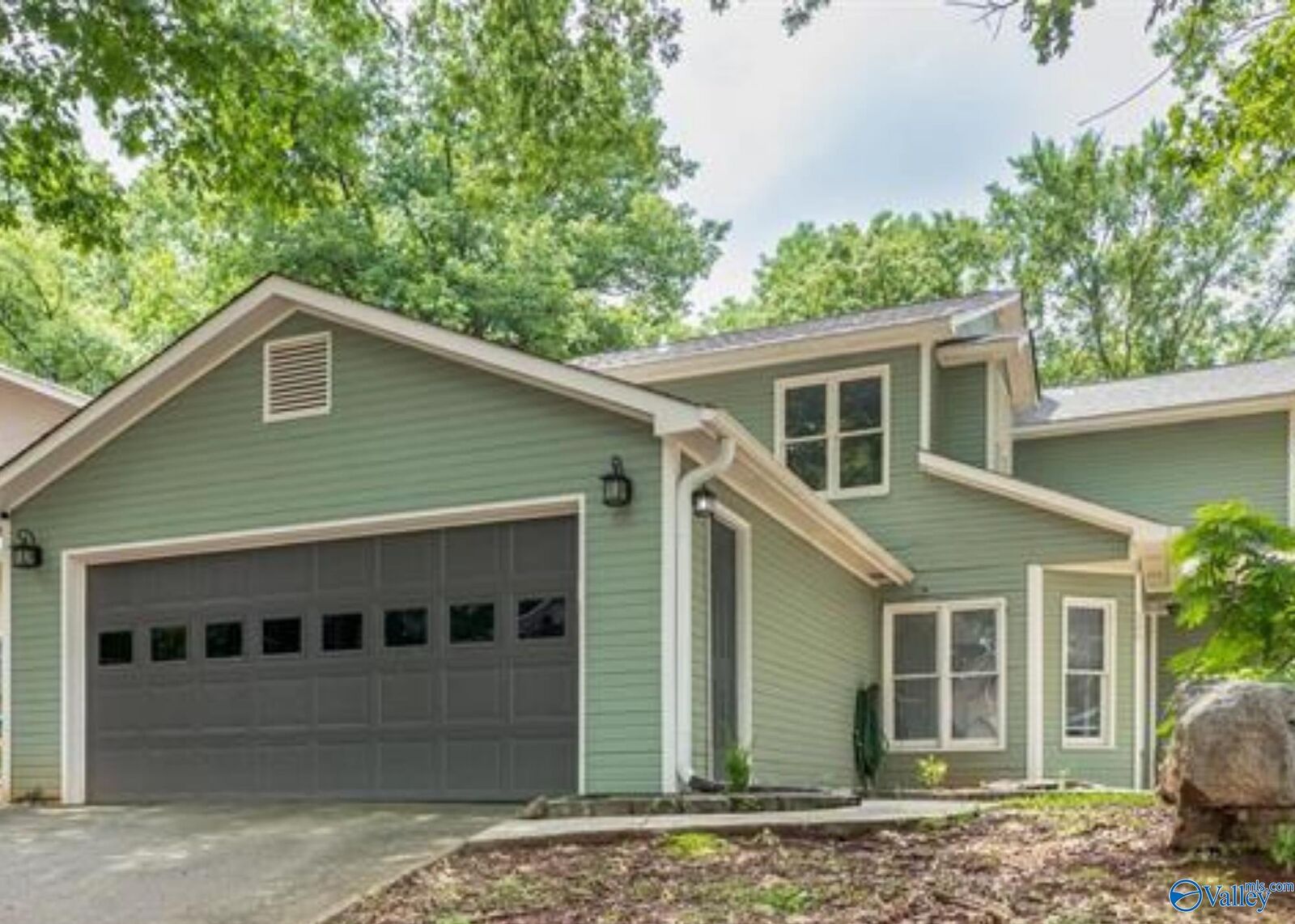 Property Photo:  500 Carrsbrook Road SE  AL 35803 