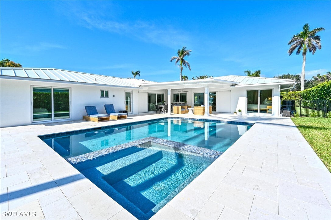Property Photo:  646 Park Shore Drive  FL 34103 