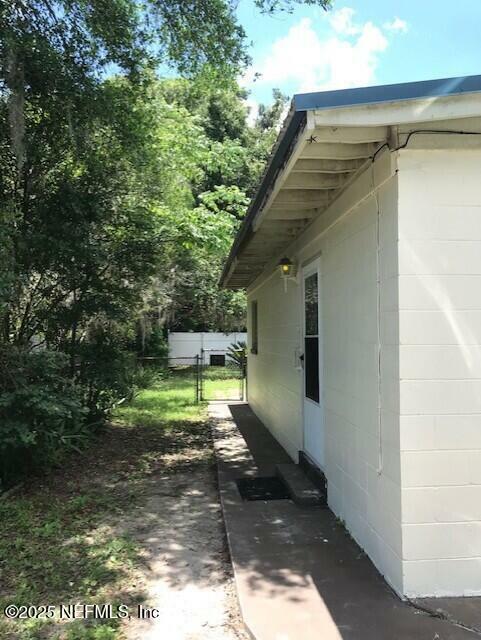 Property Photo: 2519 W Main Street FL 32177