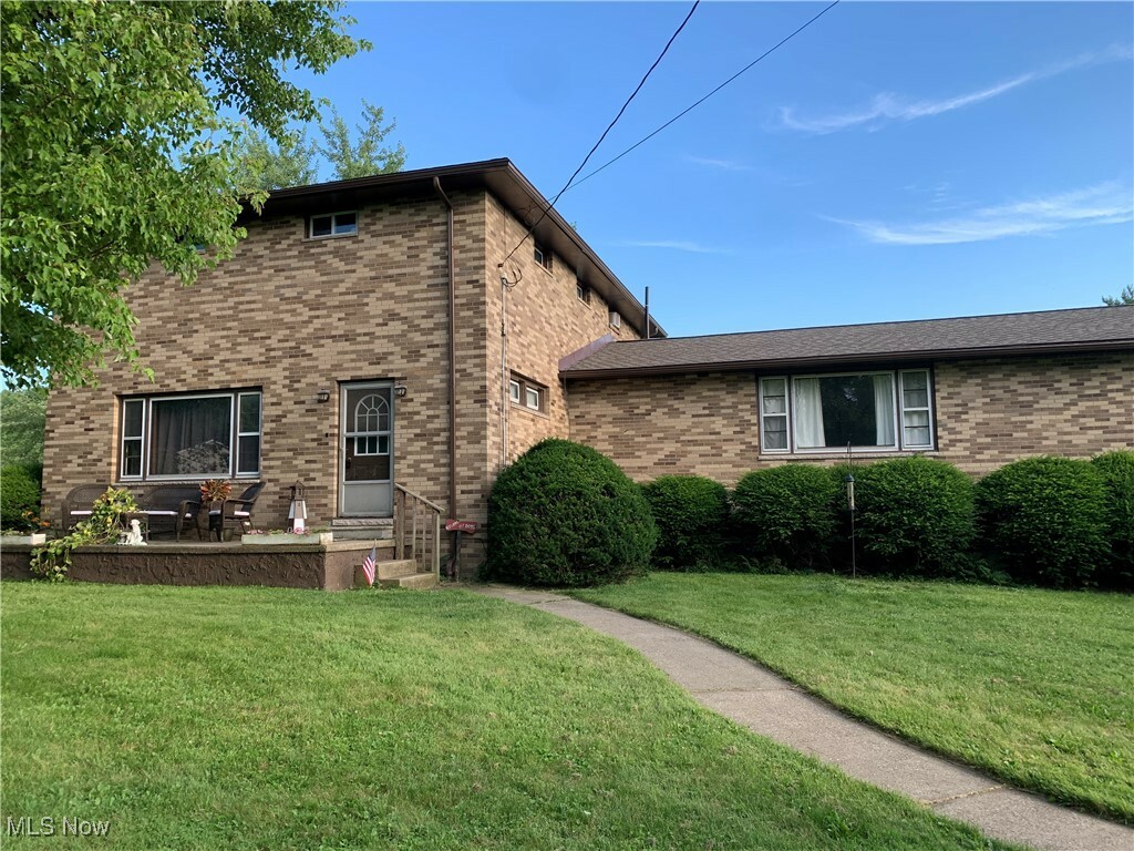 Property Photo: 1926 Village Street SE OH 44707