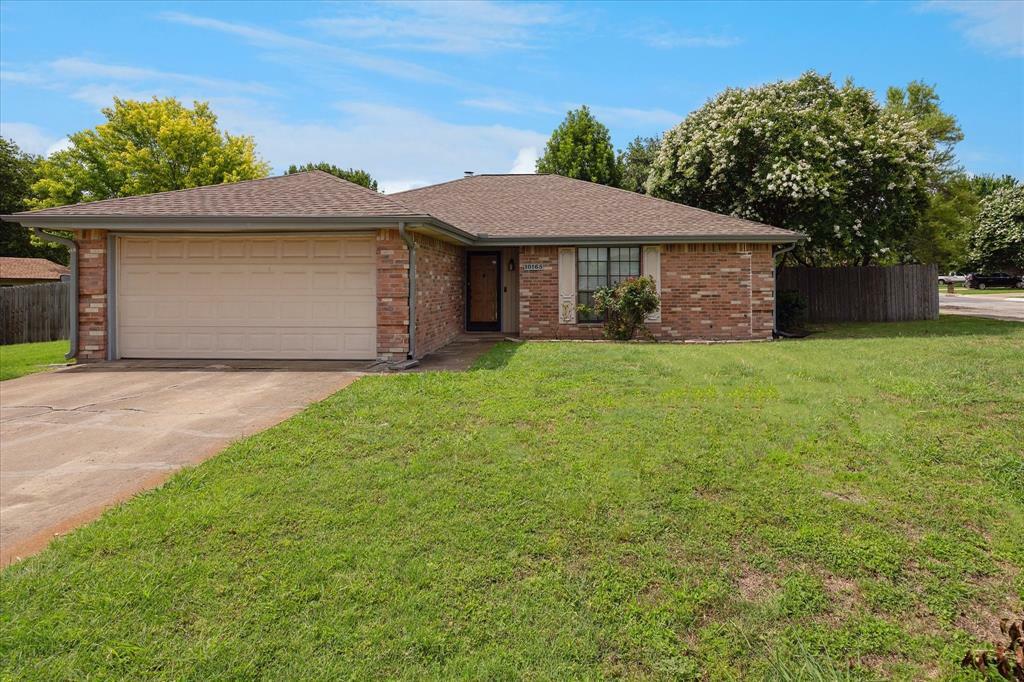 Property Photo: 10165 Peppertree Lane TX 76108